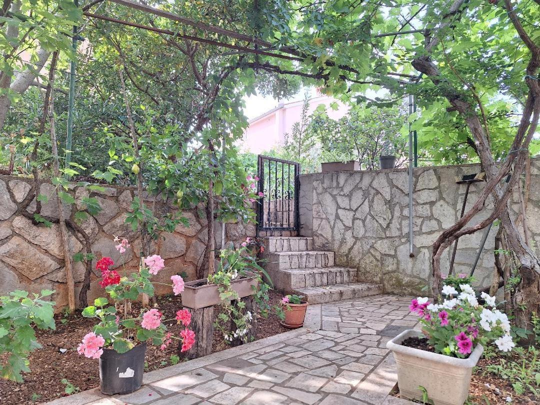 Apartments Toic Крес Екстериор снимка