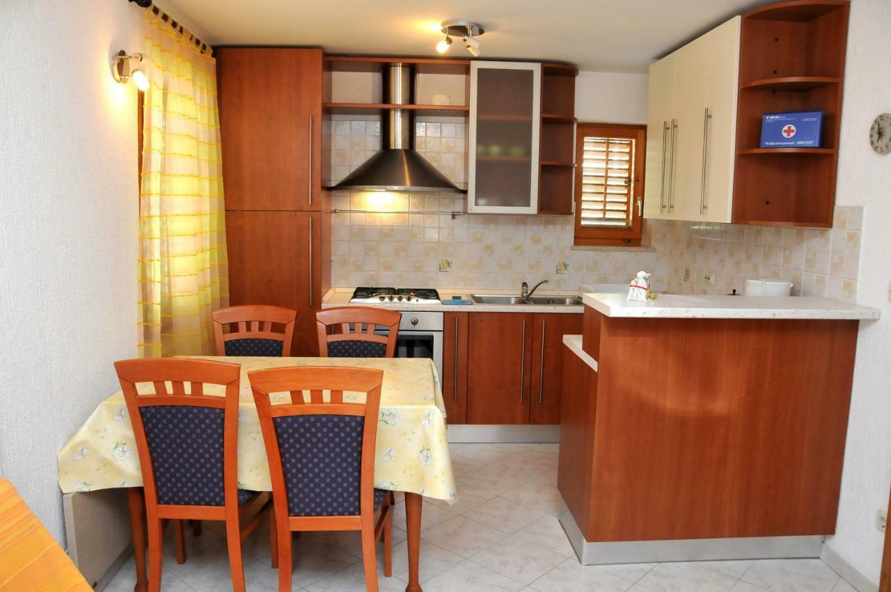 Apartments Toic Крес Екстериор снимка