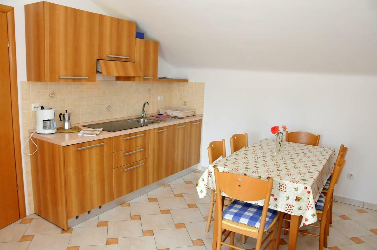 Apartments Toic Крес Екстериор снимка