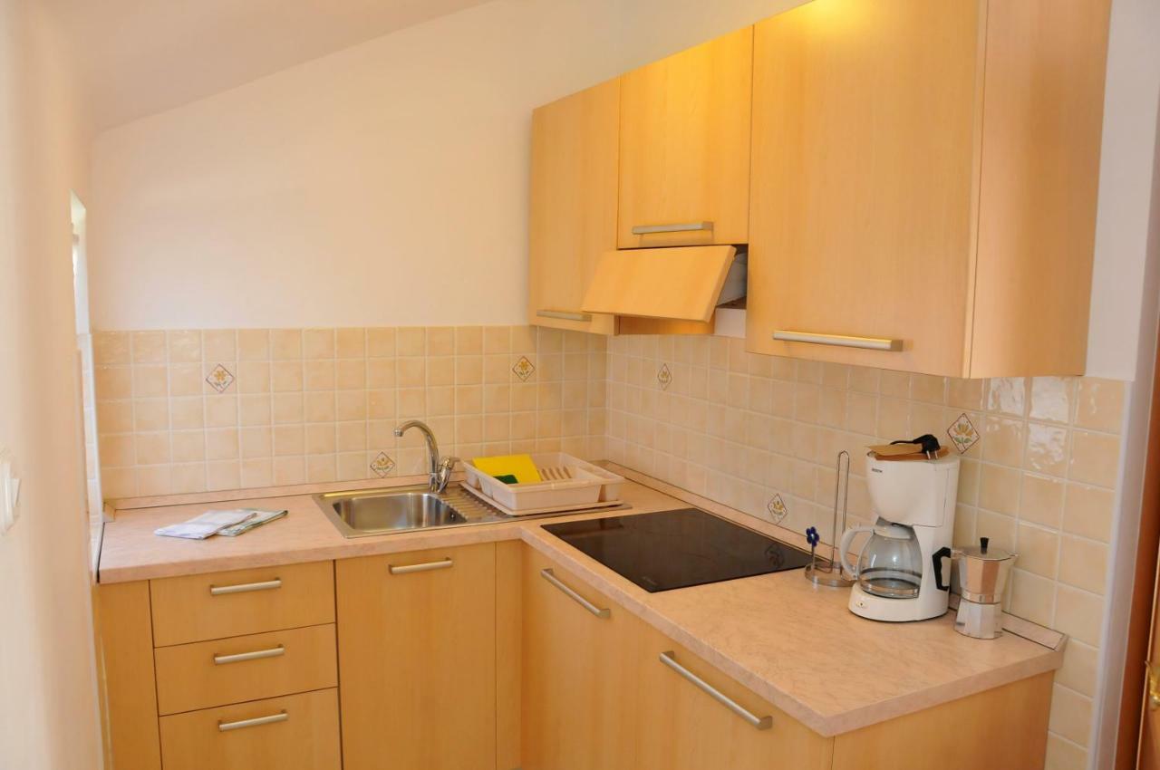 Apartments Toic Крес Екстериор снимка