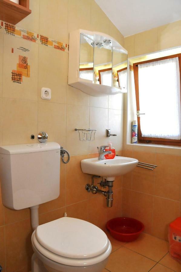 Apartments Toic Крес Екстериор снимка