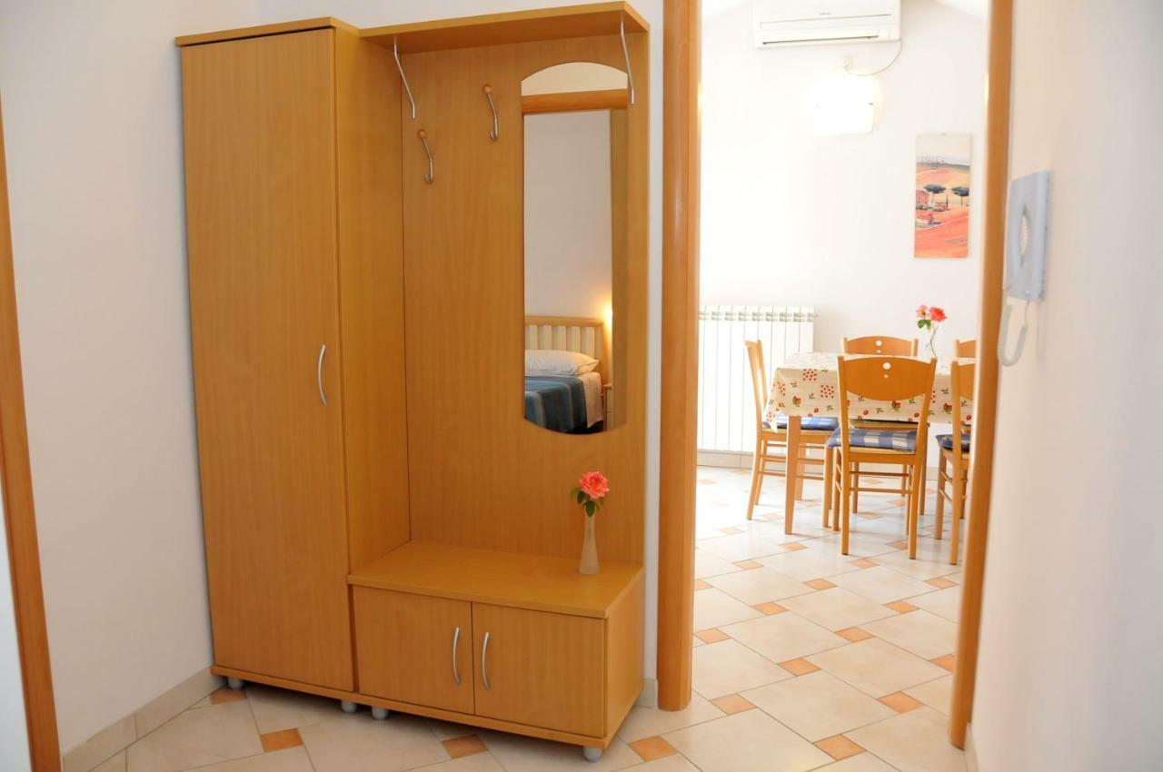 Apartments Toic Крес Екстериор снимка